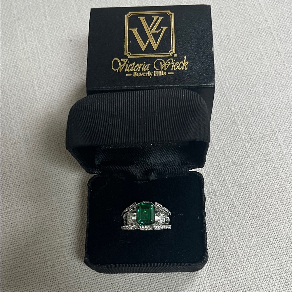 Victoria Wieck 925 Silver Ring with Emerald Green Gemstone Size 8 - Picture 2 of 11